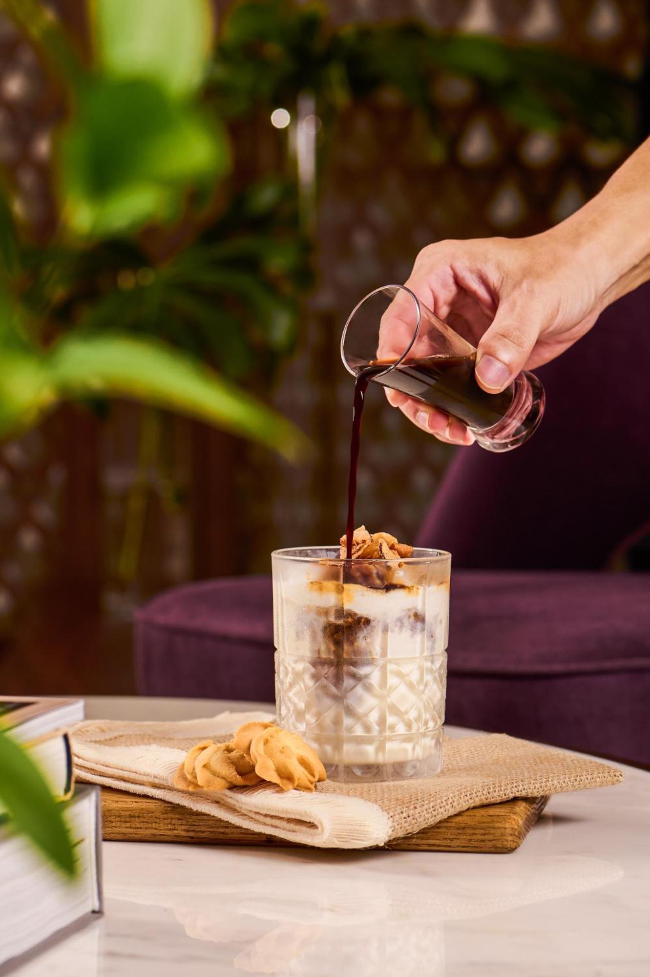 Melia Vinpearl Hue Hotel Exterior photo A coffee being poured into a glass